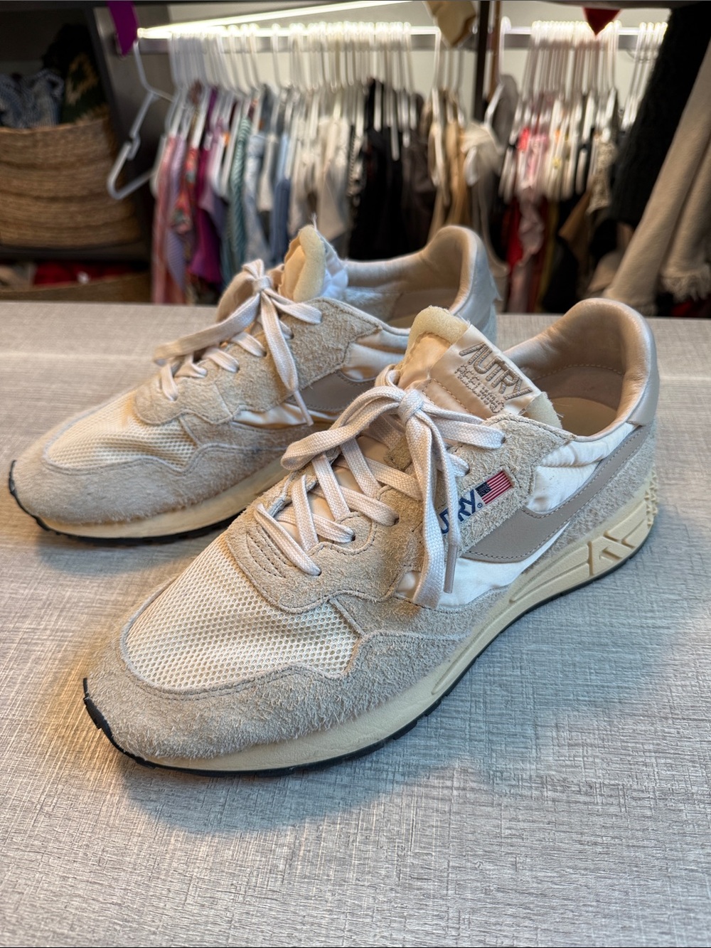 AUTRY - REELWIND LOW SNEAKERS IN ECRU AND WHITE PEPPER NYLON AND SUEDE